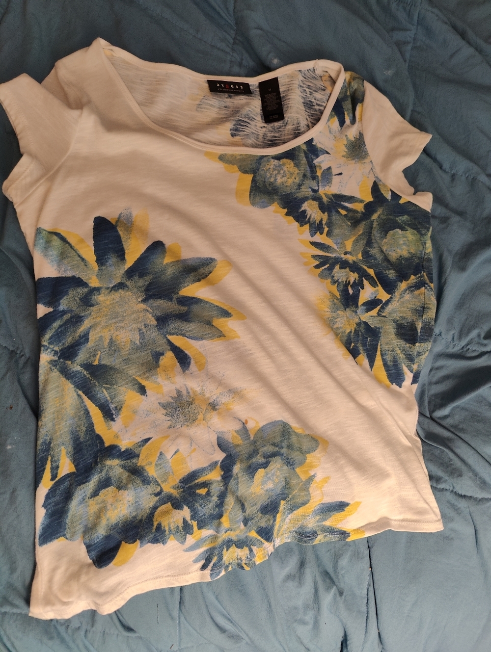Like New Axcess White Floral Print Tee with Blue & Yellow Accents, Medium